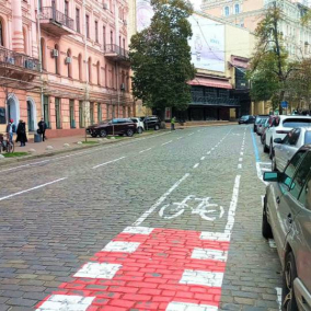 У центрі Києва облаштували нову велодоріжку: фото