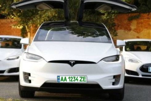 В Україні почали видавати зелені номерні знаки для електротранспорту: що це означає
