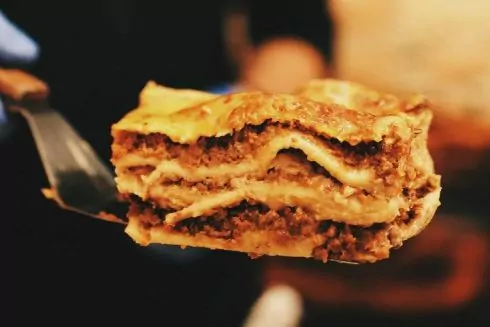 В &laquo;Дринкарне&raquo; на Михайловской открылась витрина take away &laquo;Гудфуд в місті&raquo;. С итальянской пастой и лазаньей