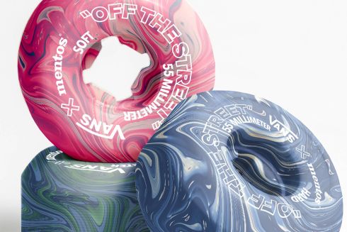 Фото: Студенты-дизайнеры превратили старые жевательные резинки на колеса для скейтборда