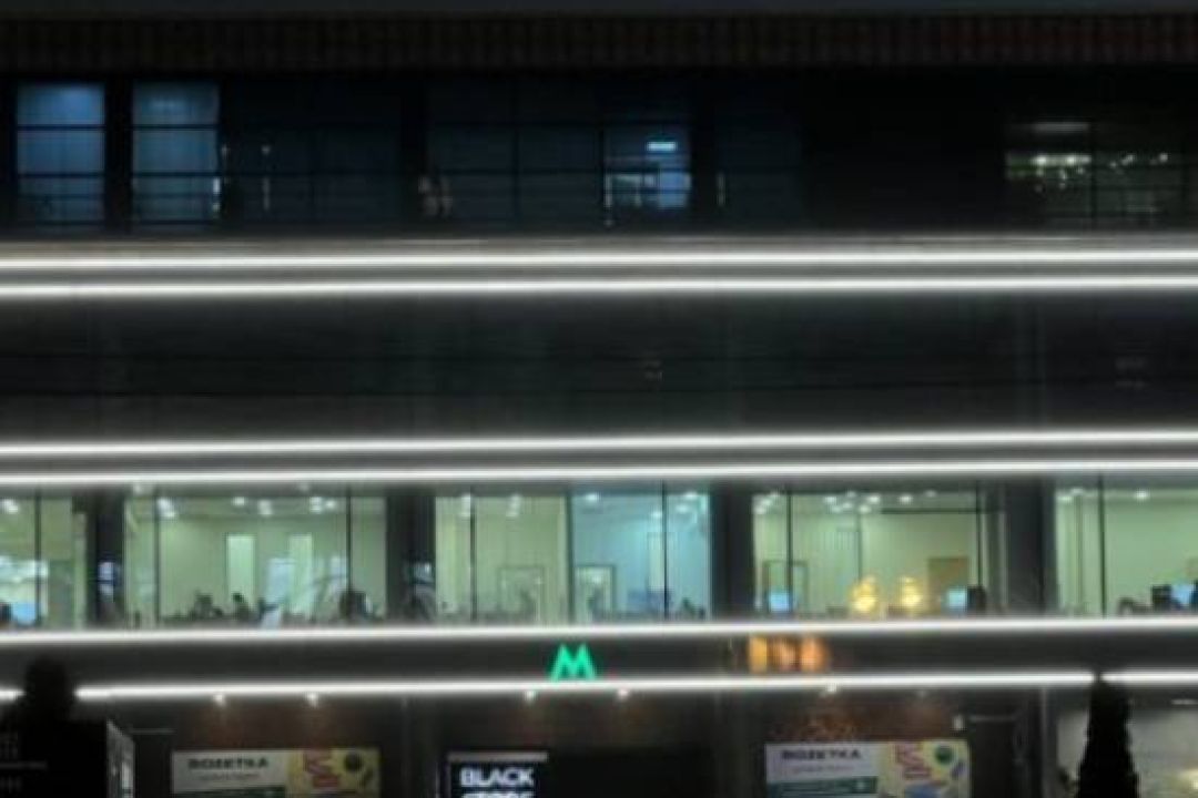 Дивіться, як відреставрували фасад станції метро “Хрещатик”