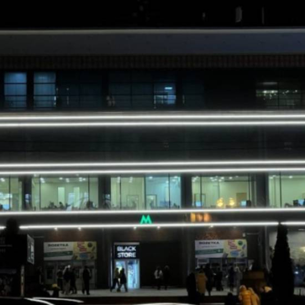 Дивіться, як відреставрували фасад станції метро “Хрещатик”