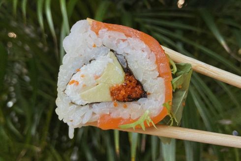 На «Лыбедской» открыли ресторан Haka Mada с роллами и здоровыми боулами