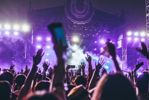 Кабмин разрешит проводить массовые мероприятия: при каких условиях