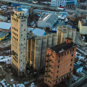 В Харькове взорвали здание заброшенного элеватора. Там планируют построить высотки