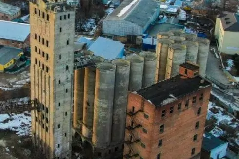 В Харькове взорвали здание заброшенного элеватора. Там планируют построить высотки