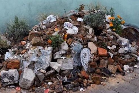 У Києві встановили інсталяцію з цеглин зруйнованих будинків Київщини та Чернігівщини