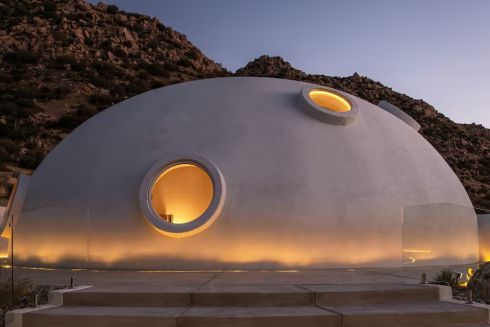 Українська дизайнерка створила купольний дім у каліфорнійській пустелі