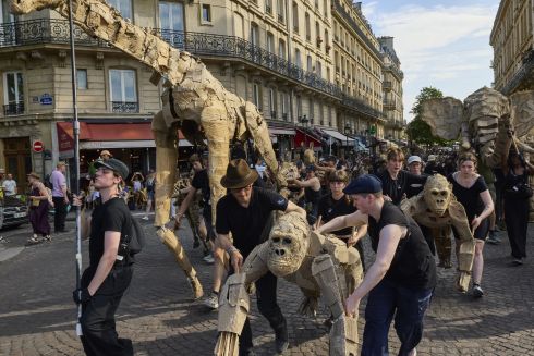 Велика міграція: протестуючи проти кліматичних змін, африканські звірі переїхали в Європу