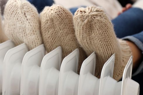 Буржуйки, термобелье, гирлянды на батарейках: что украинцы закупают к зиме