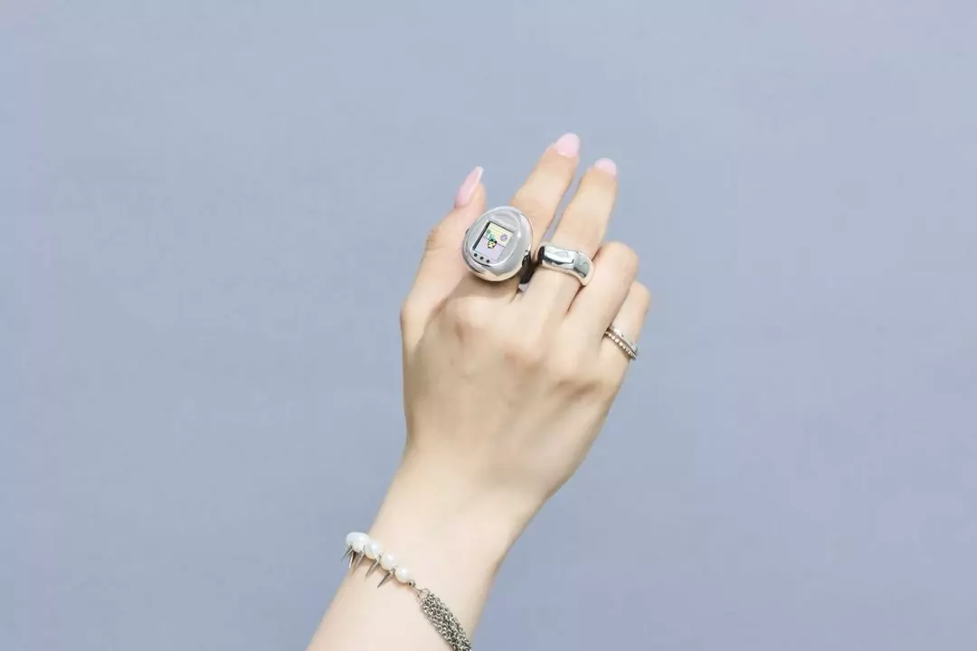 До 30-річчя Tamagotchi випустили у формі мініатюрної каблучки