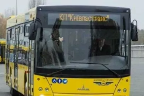 Кияни закликають відновити автобус з Троєщини на Виноградар
