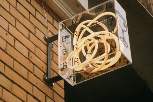 На Большой Васильковской открылся городской бар Broen от владельцев Blur Coffee