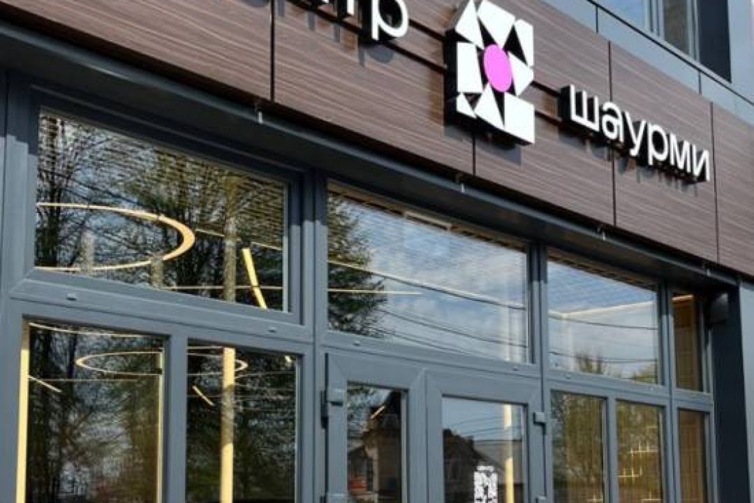 У Бучі відкрили заклад мережі “Центр шаурми” від маріупольців