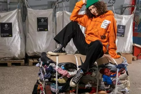 Благотворительный магазин &laquo;Ласка&raquo; начинает делать мерч для компаний из старой одежды