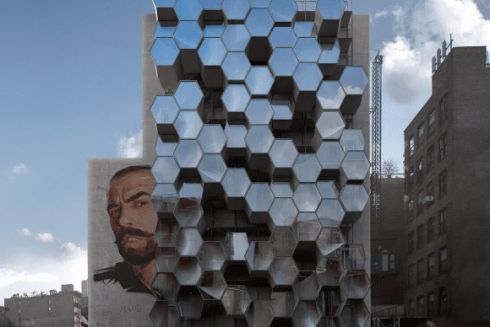 В Нью-Йорке предложили создавать “соты” для бездомных на стенах домов