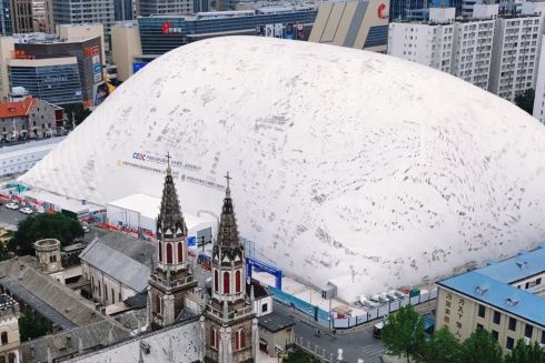 Найбільший у світі надувний купол накрив будмайданчик у Китаї