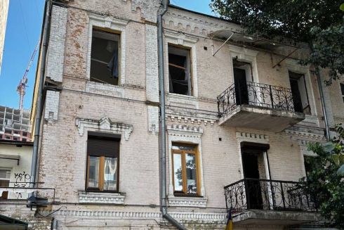 "Будинок із комахами" у Києві пошкоджено через російський обстріл