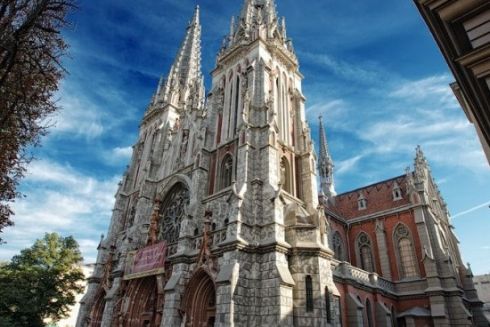 У Києві продовжує руйнуватися костел святого Миколая: чому затримують реставрацію