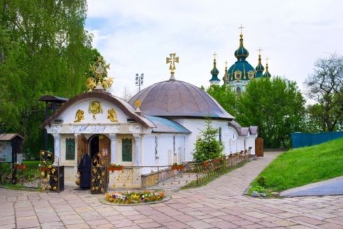 Суд зобов'язав знести «храм-маф» біля Десятинної церкви