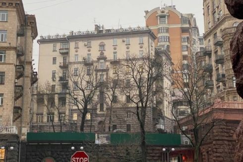 На Хрещатику знесли закинуте кафе. Власники на його місці хочуть збудувати ТРЦ