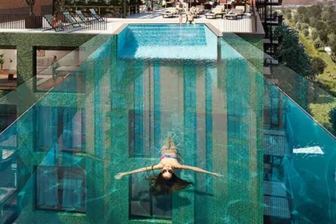 У Лондоні побудували повністю прозорий басейн між двома багатоповерхівками: фото