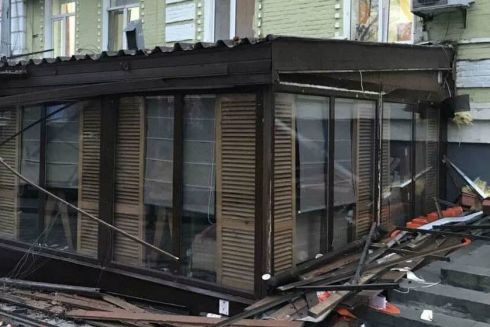 Біля Золотих воріт знесли літній майданчик ресторану &laquo;Хурма&raquo;