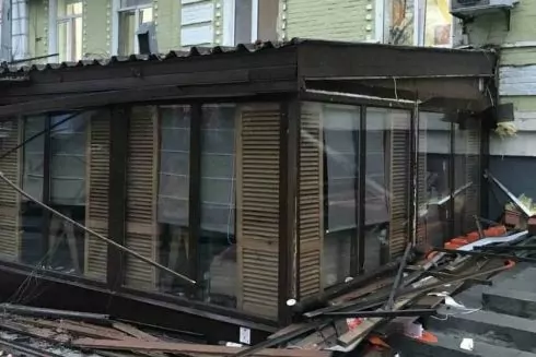 Біля Золотих воріт знесли літній майданчик ресторану &laquo;Хурма&raquo;