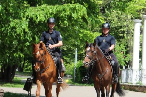В Киеве заработали конные и велопатрули полицейских