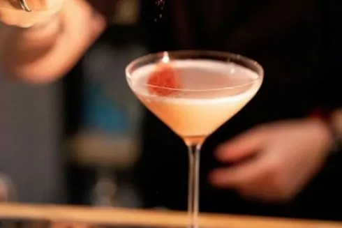 Более 50 классических коктейлей: в Софиевской Борщаговке открыли секретный speakeasy-бар