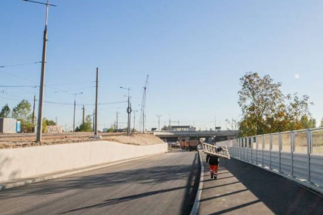 У Києві тривають роботи на з’їзді з Подільського мосту: що вже зробили