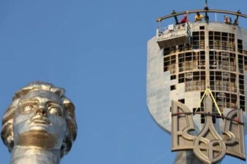 Музей війни проведе роботи з усунення дефектів на Тризубі на щиті "Батьківщини-матері"