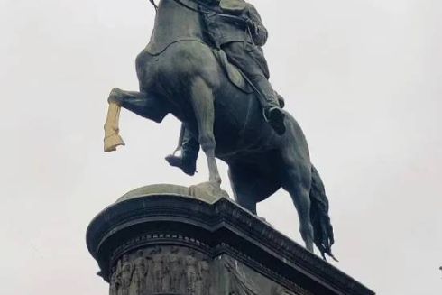 Уряд дозволив демонтувати пам’ятники Пушкіну та Щорсу у Києві