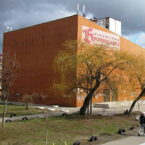 На Оболони реставрируют фасад кинотеатра «Братислава»: что уже сделали