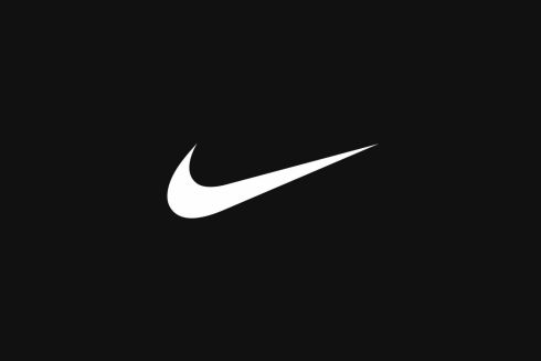 Nike начал производить маски для врачей