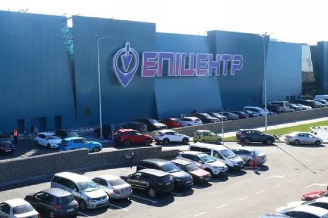 “Епіцентр” відкрив під Києвом перший ТРЦ з власним озером та водоспадом