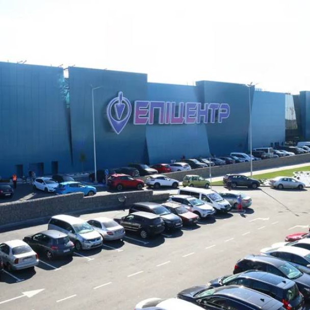 “Епіцентр” відкрив під Києвом перший ТРЦ з власним озером та водоспадом