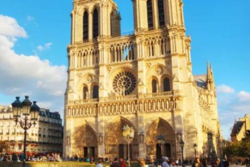 Нотр-Дам вперше відчинив свої двері після руйнівної пожежі: як він тепер виглядає