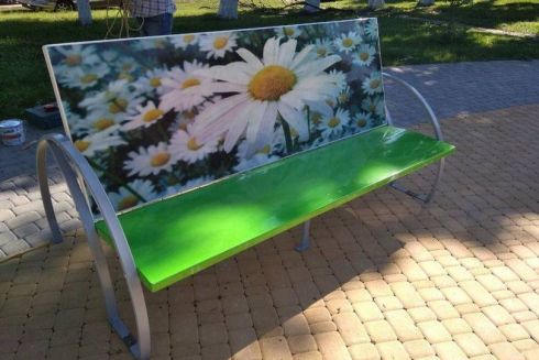 В Киеве на 15 лет установят скамейки с рекламой