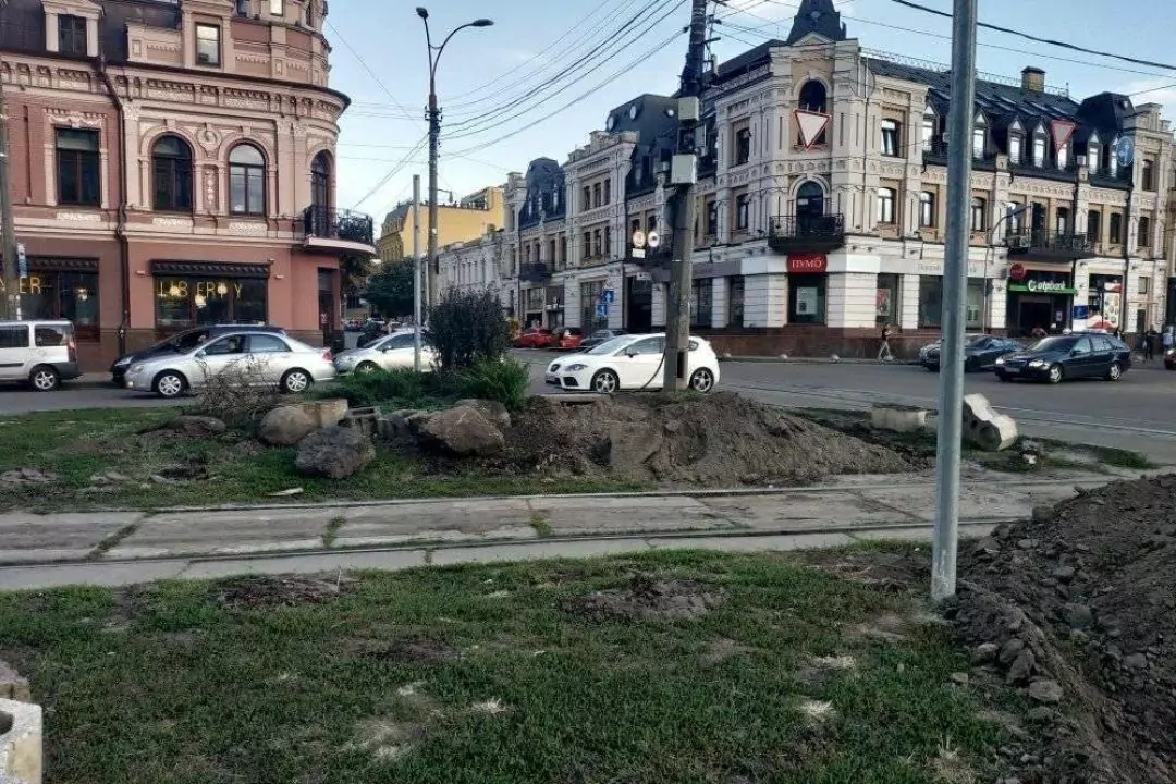На Верхнем и Нижнем Валу начали делать наземный переход