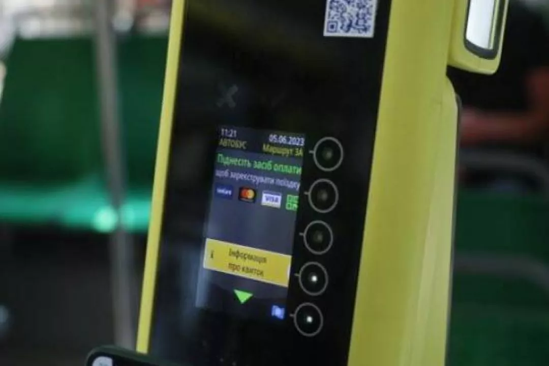 Во всем общественном транспорте Львова с декабря заработает безналичная оплата проезда