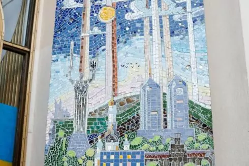 У Києві біля фунікулера встановили мозаїчне панно, присвячене ППО