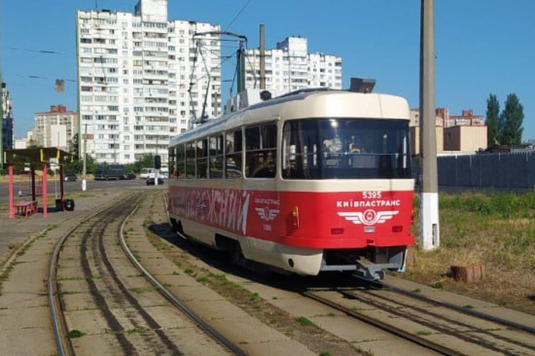 У Києві вийшов на маршрут відремонтований трамвай Tatra T3: що змінилося