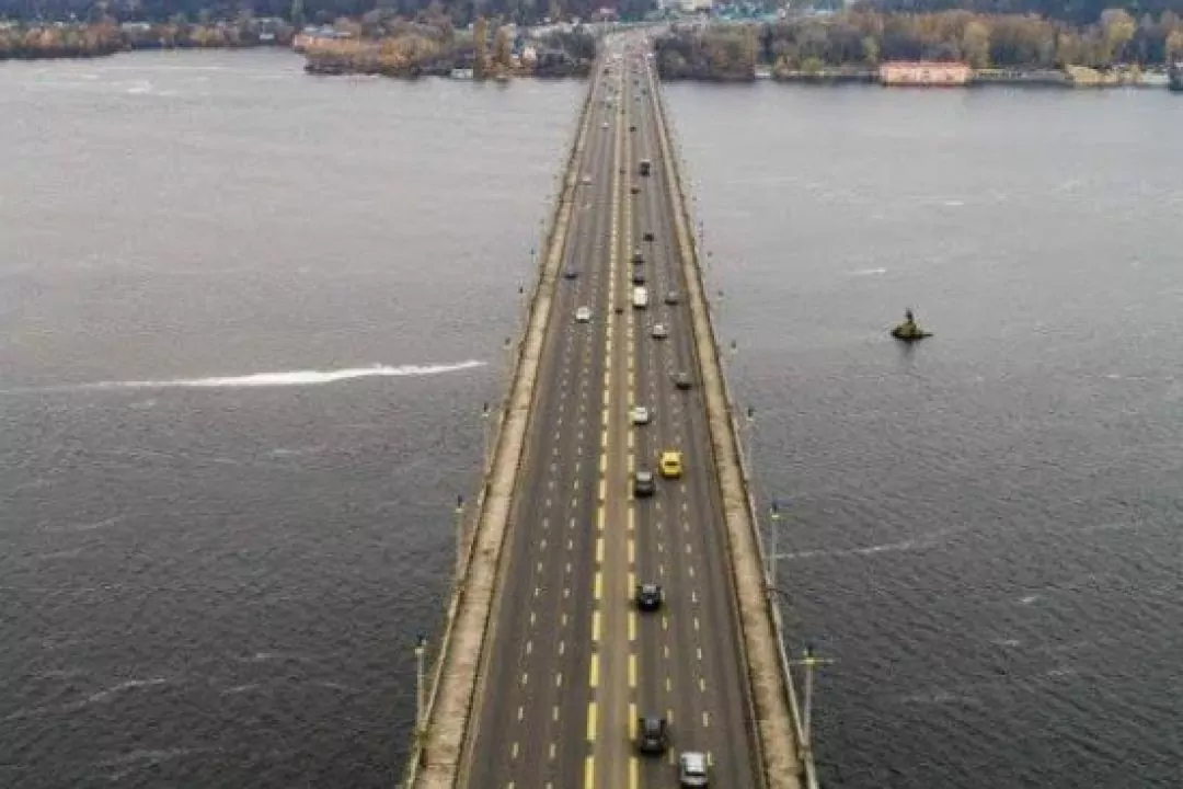 Кияни закликають облаштувати велодоріжки на мосту Патона &mdash; петиція