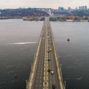 Кияни закликають облаштувати велодоріжки на мосту Патона — петиція