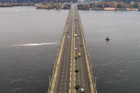 Кияни закликають облаштувати велодоріжки на мосту Патона &mdash; петиція