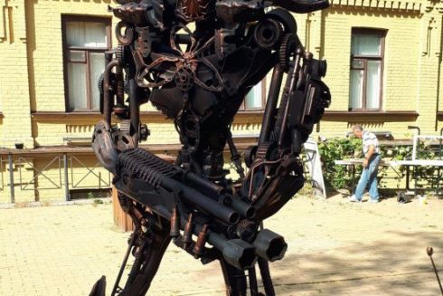 На Андріївському узвозі відкрили парк із залізними скульптурами: фото