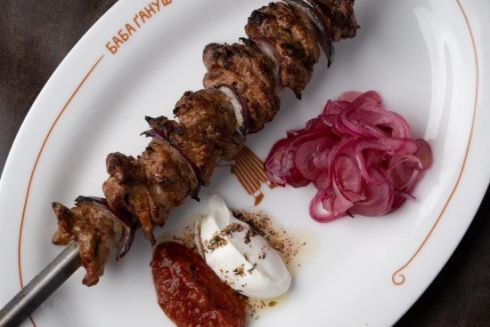 Алекс Купер відкриває шашличну &ldquo;Баба Ґануш&rdquo; у Києві