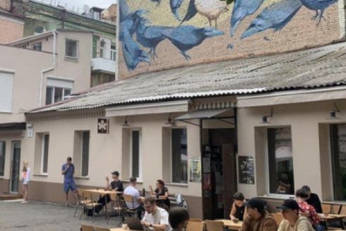 Кияни закликають захистити дворик із воронами на Рейтарській від забудови