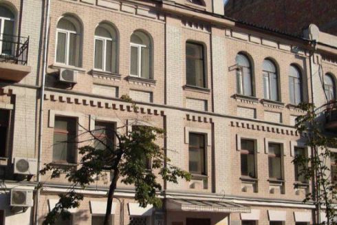 Суд заборонив передавати землю під будинком Родіна для забудови